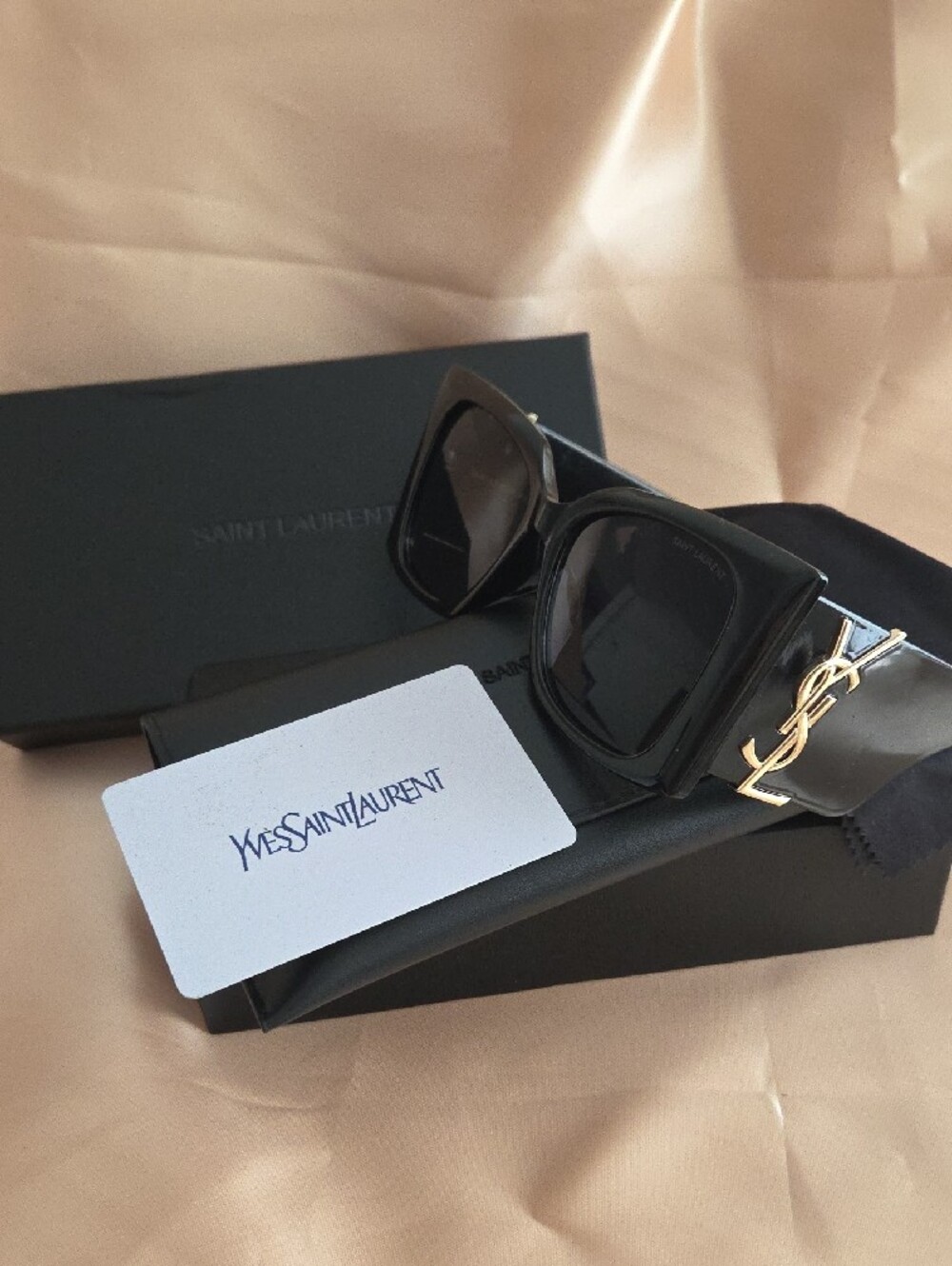Source Unknown Black Oversized Square Sunglasses